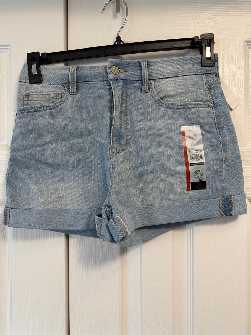 No Boundaries Light Wash Denim Roll-Cuff Women's Shorts